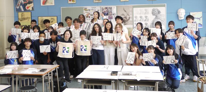 美術の授業の様子です。